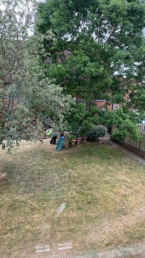 Beautiful Apartment In Guildford With Parking Send Exteriör bild