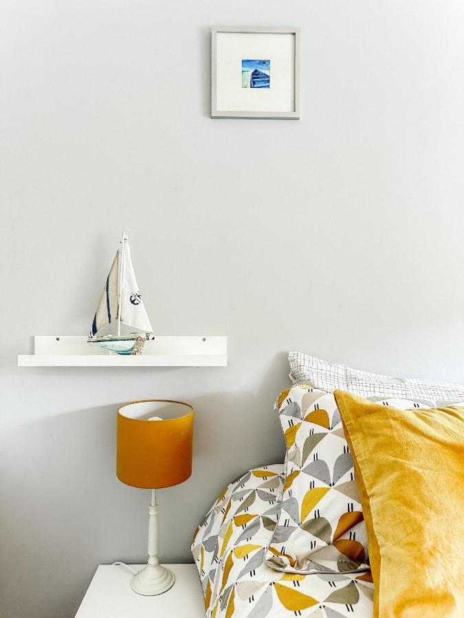 Beautiful Apartment In Guildford With Parking Send Exteriör bild