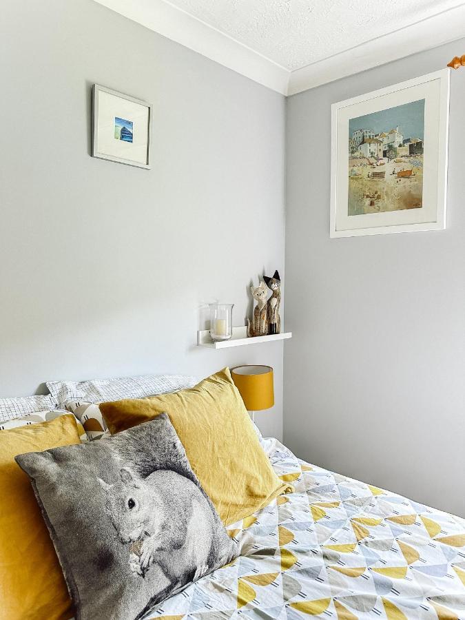 Beautiful Apartment In Guildford With Parking Send Exteriör bild