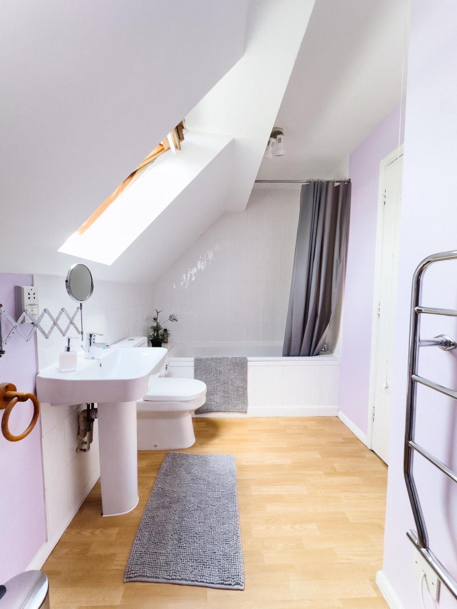 Beautiful Apartment In Guildford With Parking Send Exteriör bild
