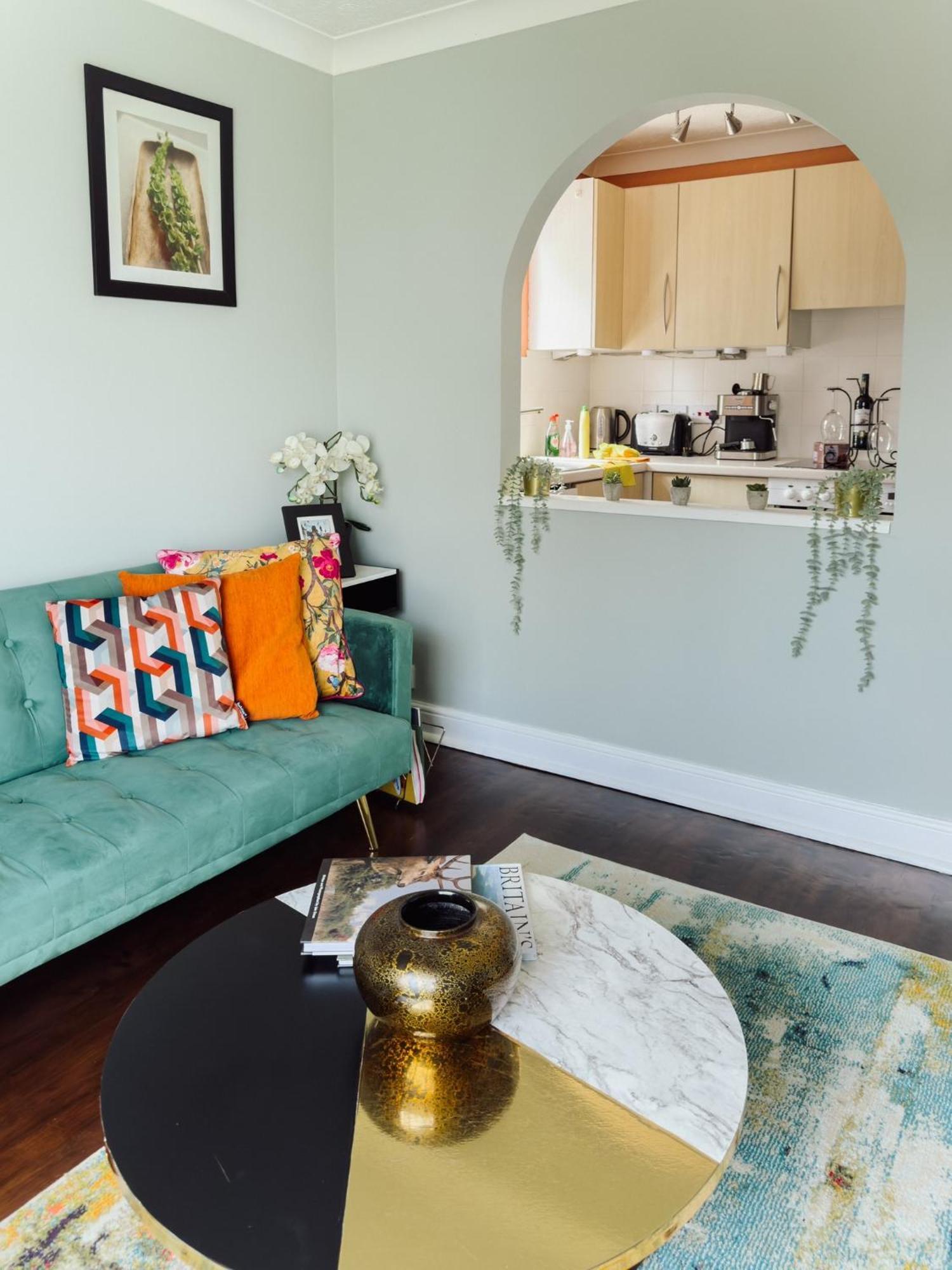 Beautiful Apartment In Guildford With Parking Send Exteriör bild
