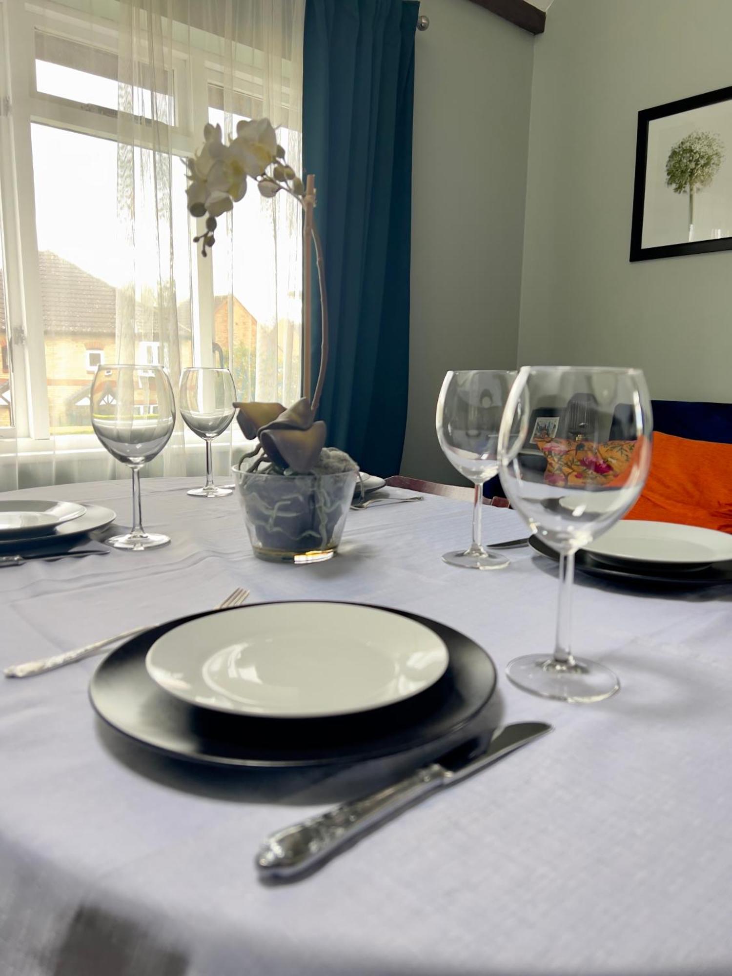 Beautiful Apartment In Guildford With Parking Send Exteriör bild