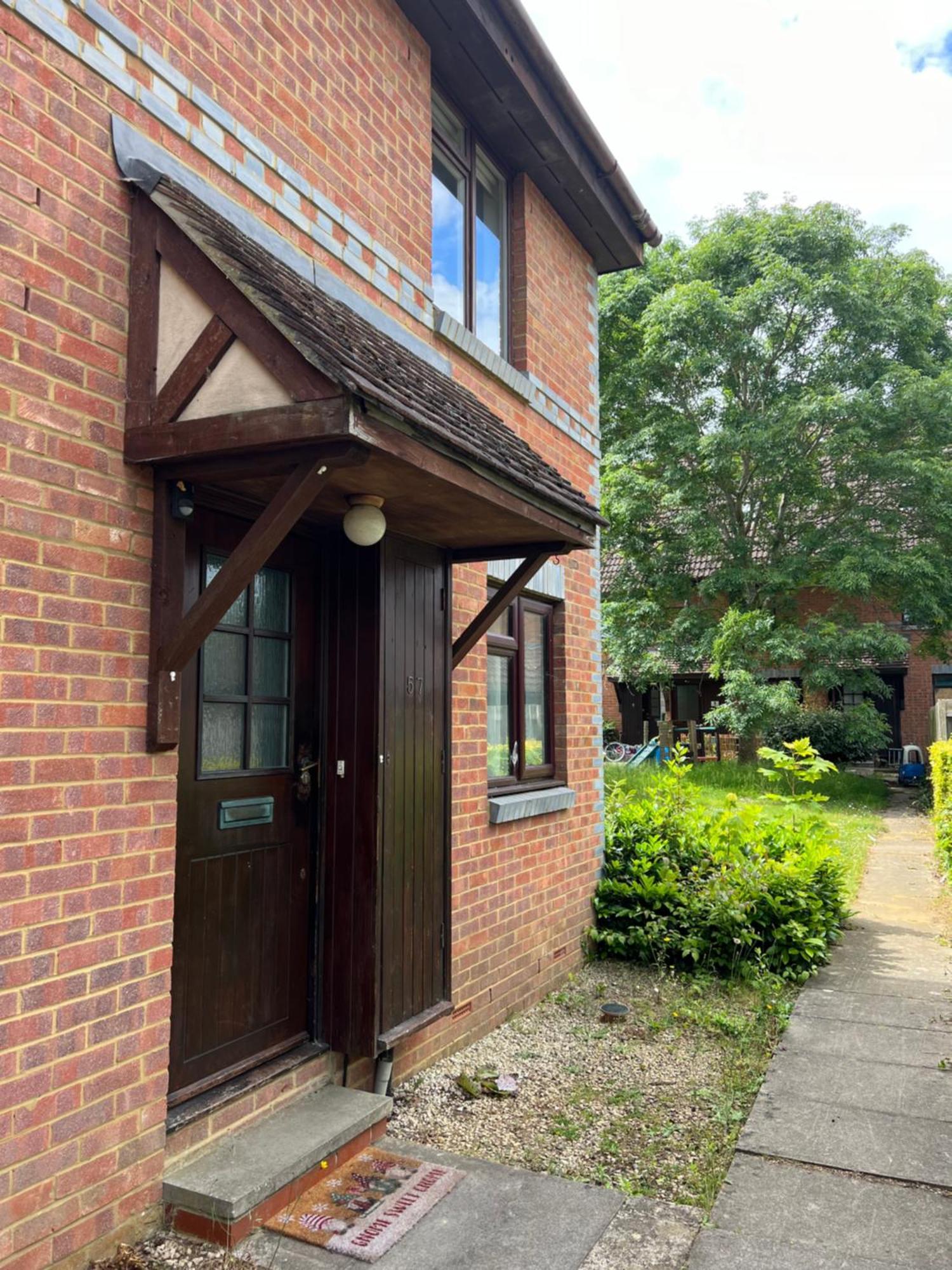 Beautiful Apartment In Guildford With Parking Send Exteriör bild
